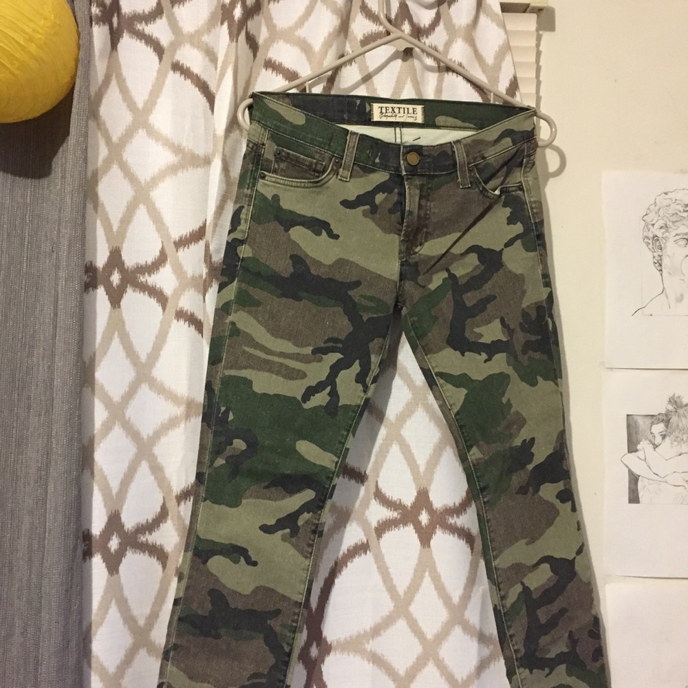 Elizabeth and James camo skinny jeans